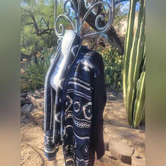 Western Soft Sweater Shrug Blanket Design - Picture 2 of 5